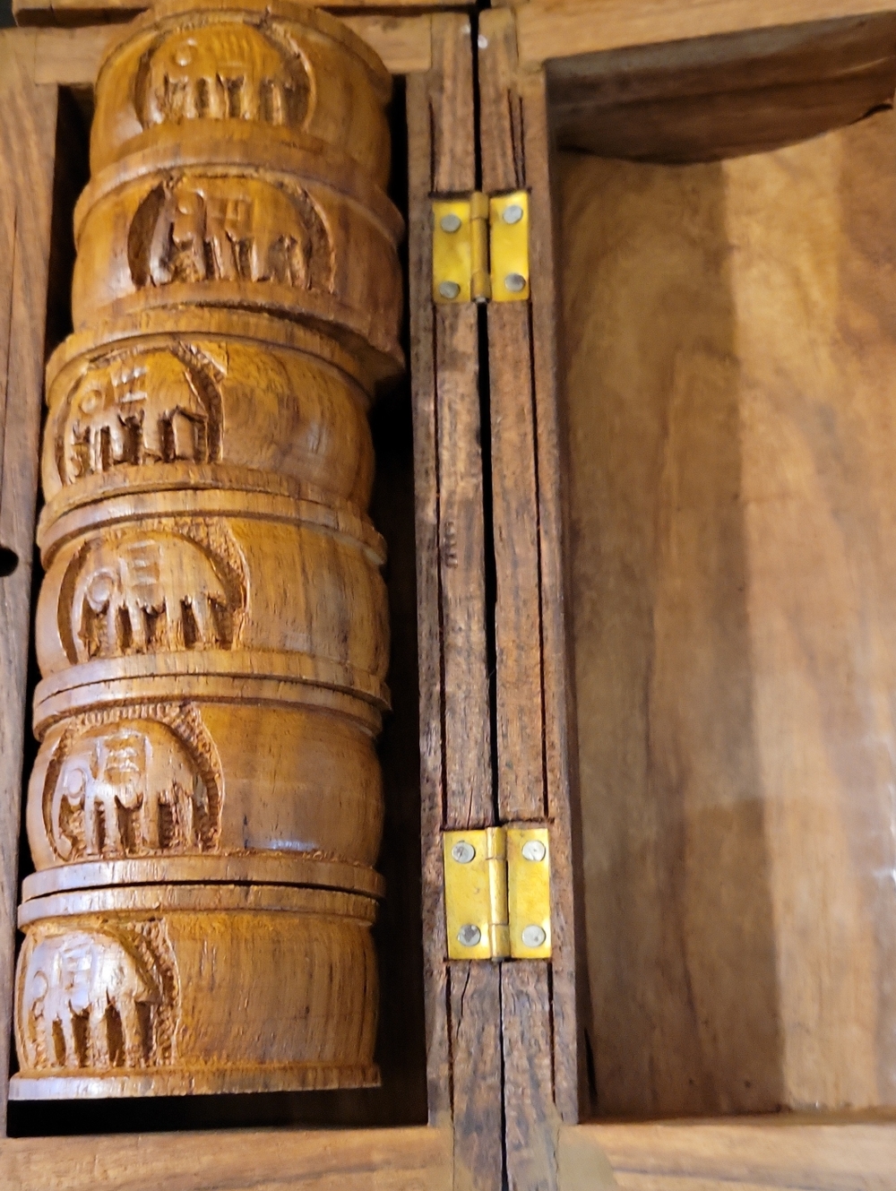 Vintage 12 Handcarved Elephant Napkin Rings in Matching Boxes - Picture 3 of 4
